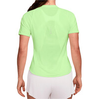 Nike camiseta entrenamiento manga corta mujer W NK SWIFT DF SS TOP vista trasera