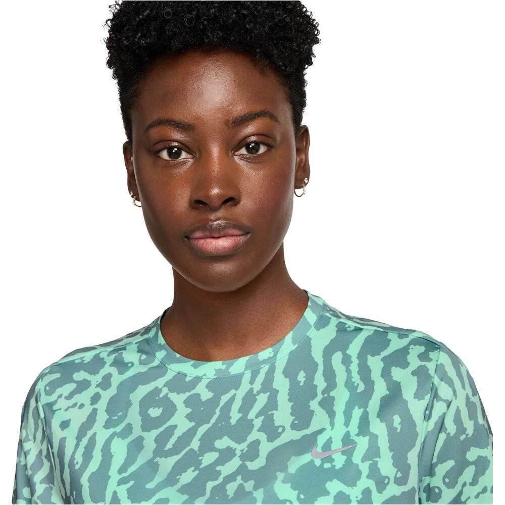 Nike camiseta entrenamiento manga corta mujer W NK SWIFT NVLT DF SS TOP vista detalle