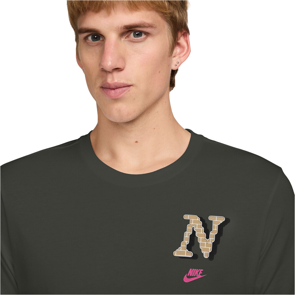 Nike camiseta manga corta hombre M NSW TEE CLUB NEO VARSITY vista detalle