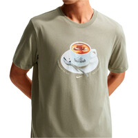 Nike camiseta manga corta hombre U NSW TEE STD CAFE SWOOSH MUG vista detalle