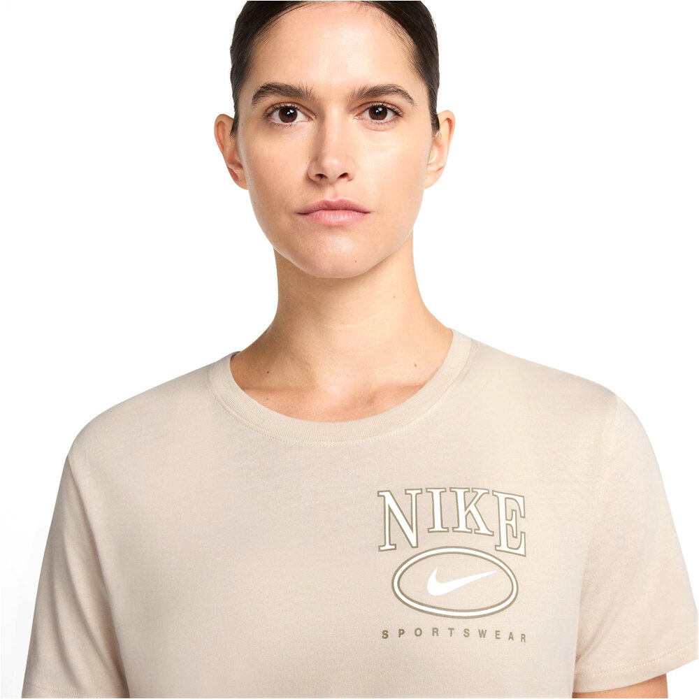 Nike camiseta manga corta mujer W NSW CLUB SS TEE CC vista detalle