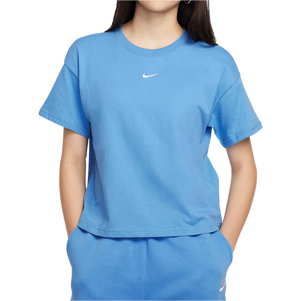 Nike camiseta manga corta niña G NSW TEE BOXY ESSNTL LBR vista frontal
