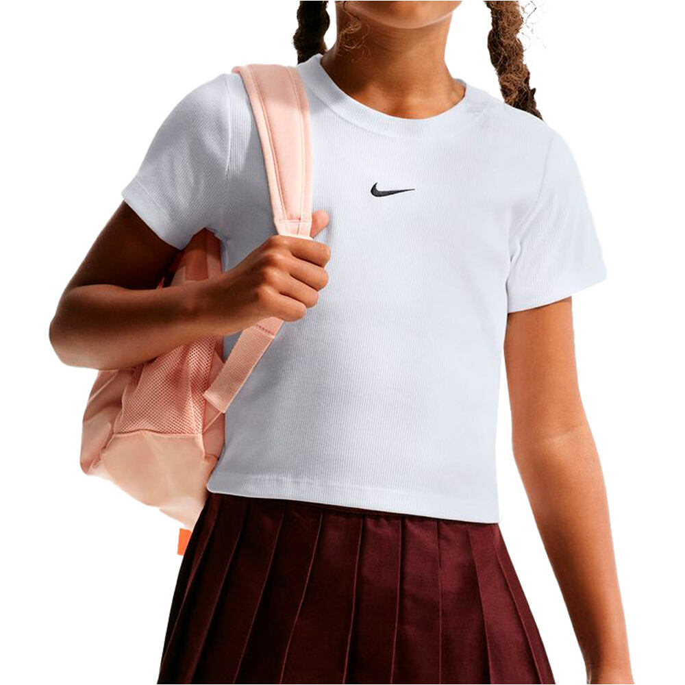 Nike camiseta manga corta niña G NSW TEE MOD CRP RIB SLIM AKF vista frontal