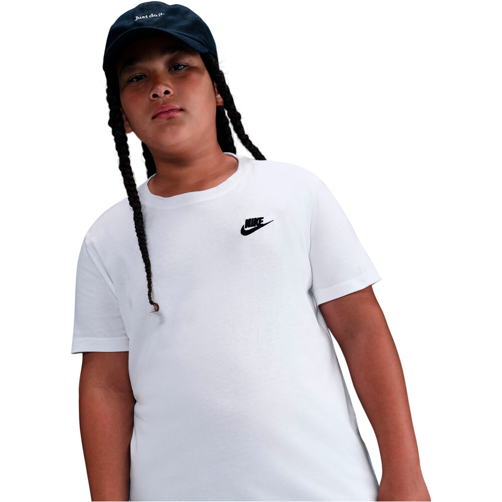 Nike camiseta manga corta niña K NSW TEE EMB FUTURA LBR vista detalle
