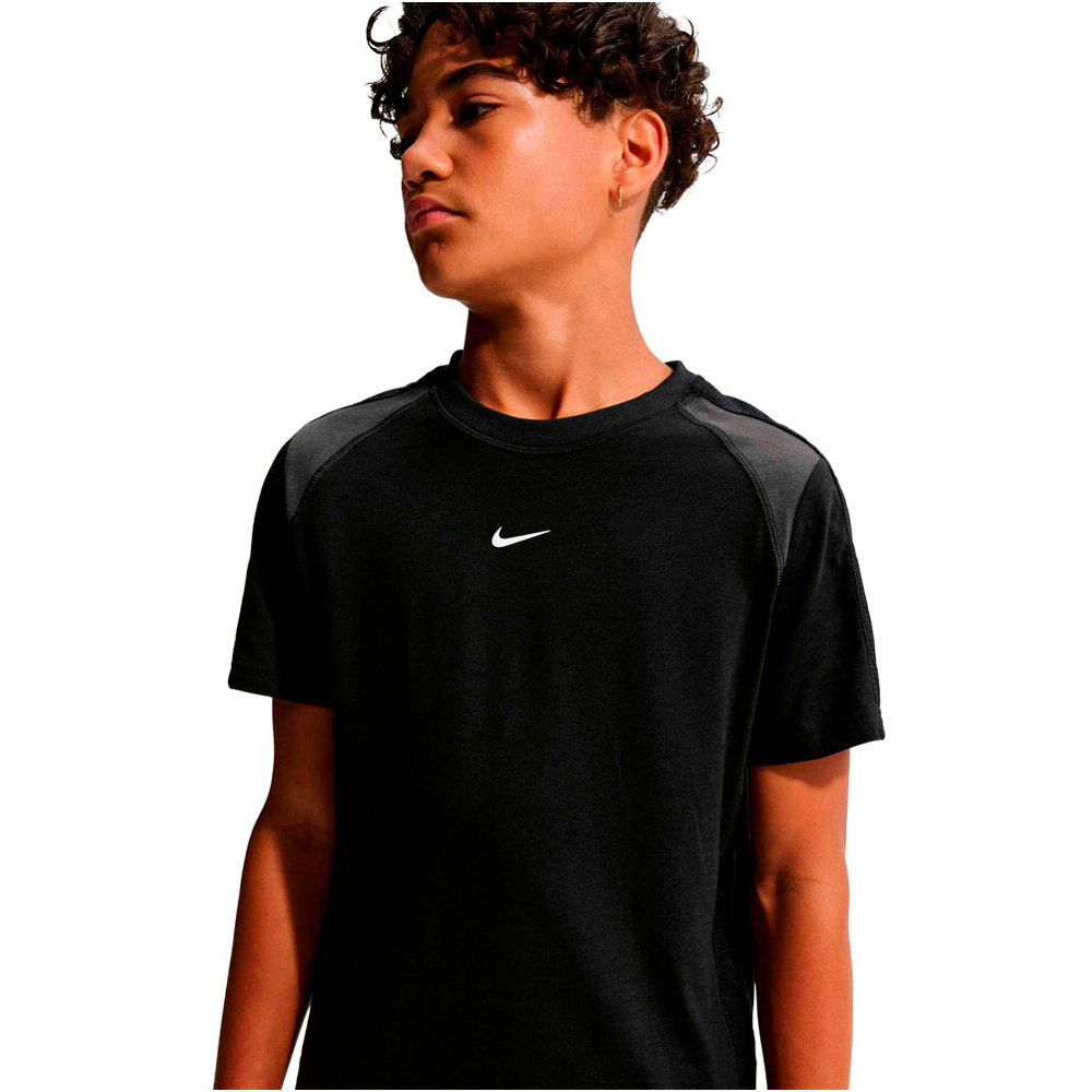 Nike camiseta manga corta niño K NSW CITY UTILITY SS TOP vista detalle