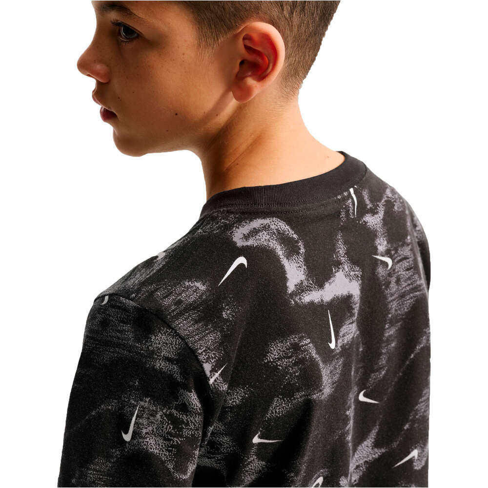 Nike camiseta manga corta niño K NSW TEE HBR AOP 03