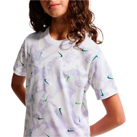 Nike camiseta manga corta niño K NSW TEE HBR AOP vista detalle