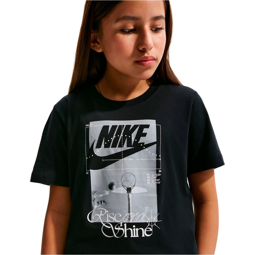 Nike camiseta manga corta niño K NSW TEE RISE AND SHINE vista detalle