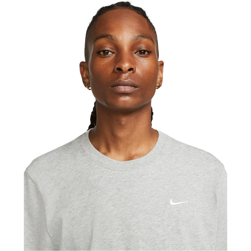 Nike camiseta manga larga hombre M NSW TEE NK EMBRD SWSH FS vista detalle