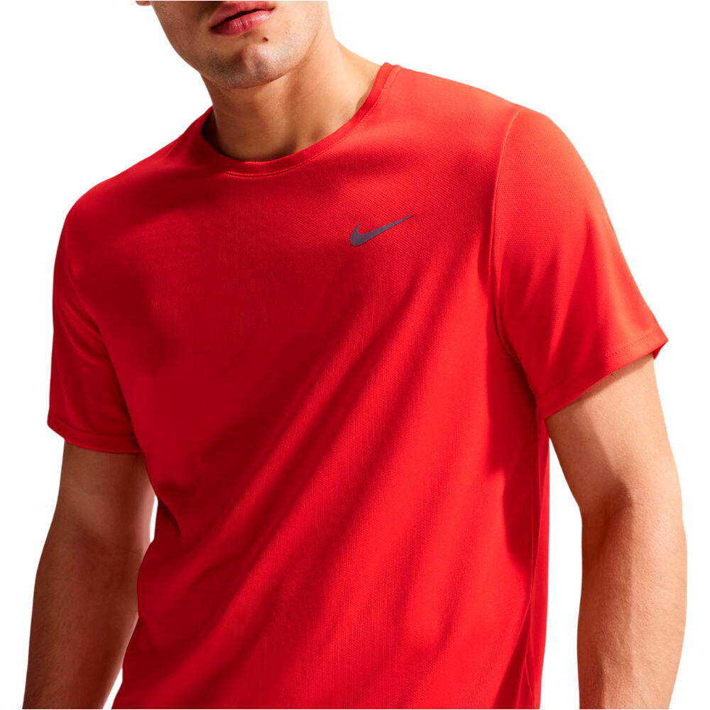 Nike camiseta técnica manga corta hombre M NK DF UV MILER SS vista detalle