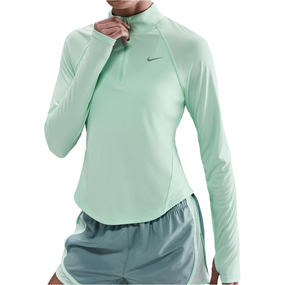 Nike camiseta técnica manga larga mujer W NK TEMPO SWSH HBR DF HZ TOP vista detalle