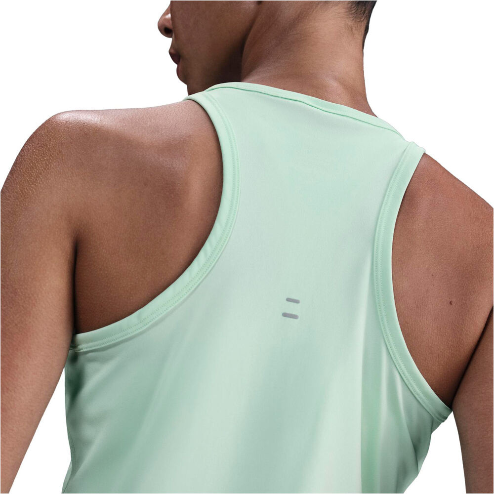 Nike camiseta técnica tirantes mujer W NK TEMPO SWSH HBR DF TANK 03