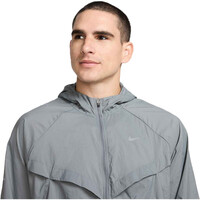 Nike CHAQUETA RUNNING HOMBRE M NK DF UV STRIDE JACKET vista detalle