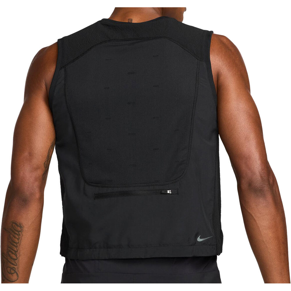 Nike CHAQUETA RUNNING HOMBRE M NK DFADV RUN PINCL UTLY VEST vista trasera