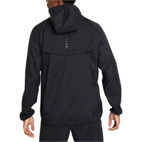 Nike CHAQUETA RUNNING HOMBRE M NK UV RPL STRIDE JACKET vista trasera