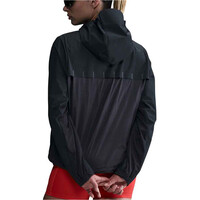 Nike CHAQUETA RUNNING MUJER W NK ARSWFT SFADV ARGMI JKT vista trasera