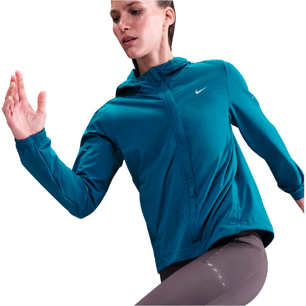 Nike CHAQUETA RUNNING MUJER W NK SWIFT RPL PKBL JKT 04