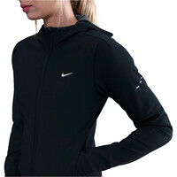 Nike Chaqueta Running Mujer W NK SWIFT TF FITTED JKT vista detalle
