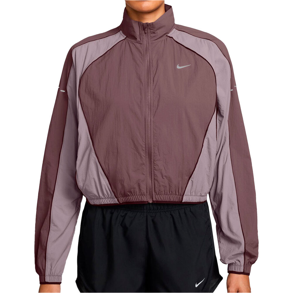 Nike CHAQUETA RUNNING MUJER W NK SWIFT UV RPL JKT NV vista frontal