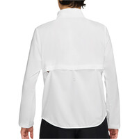 Nike CHAQUETA RUNNING MUJER W NK TEMPO SWSH HBR DF JKT vista trasera