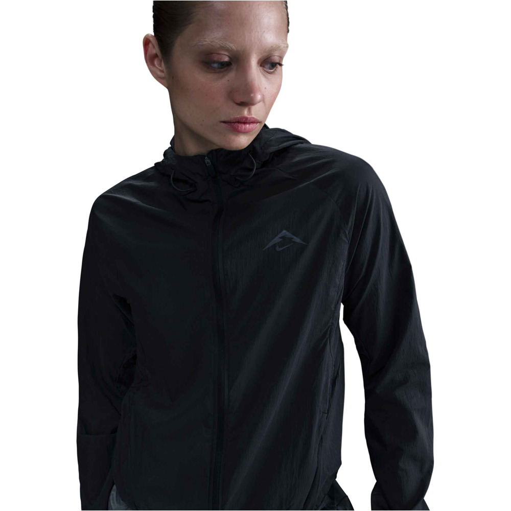Nike CHAQUETA TRAIL RUNNING MUJER W NK TRAIL REPEL JKT vista detalle