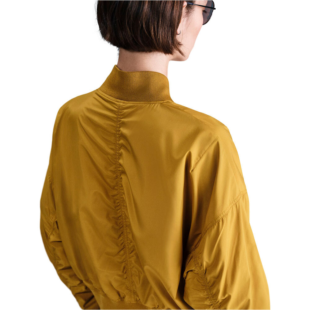 Nike chubasqueros y chaquetones entrenamiento fútbol HOLANDA 25 W NSW ESSNTL OS BOMBER vista detalle