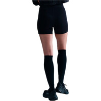 Nike Malla Corta Mujer W NSW NK CLSC HR 5IN SHORT LBR vista trasera