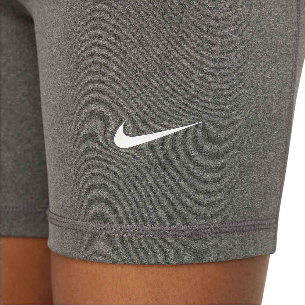 Nike malla corta niña G NP DF 5IN SHORT 03
