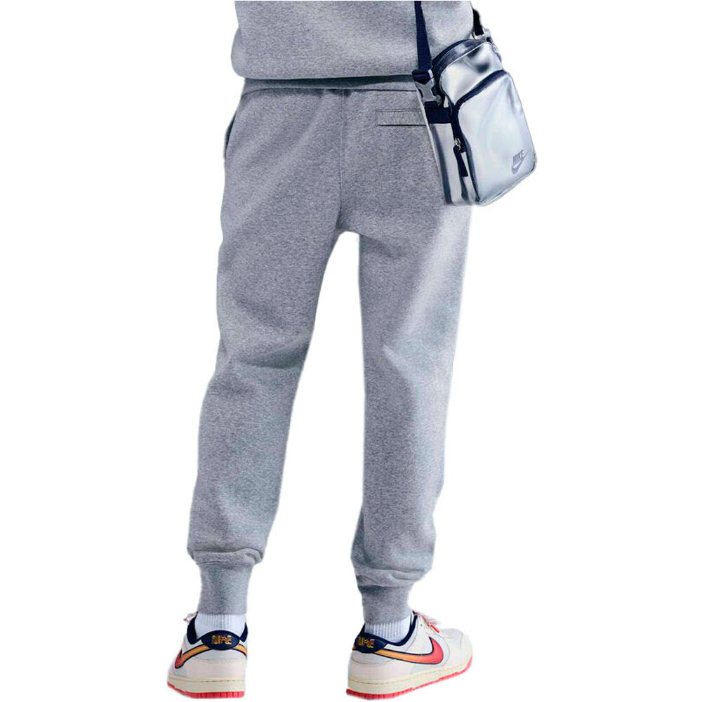 Nike pantalón hombre M NK CLUB BB JGGR NEO VARSITY vista trasera