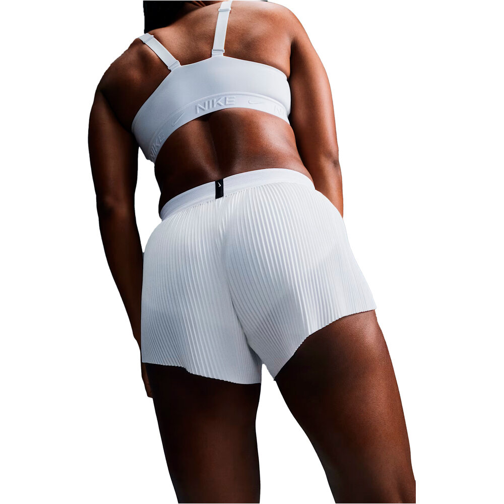 Nike pantalón running mujer W NK ARSWFT DFADV MR 3IN SHORT vista detalle
