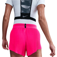 Nike pantalón running mujer W NK ARSWFT DFADV MR 3IN SHORT vista trasera