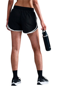 Nike pantalón running mujer W NK TEMPO DF MR 3 SHORT vista trasera