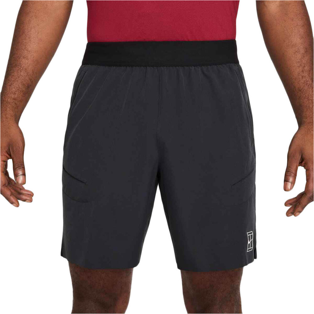 Nike pantalón tenis hombre M NKCT DF ADVTG 8IN SHORT vista frontal