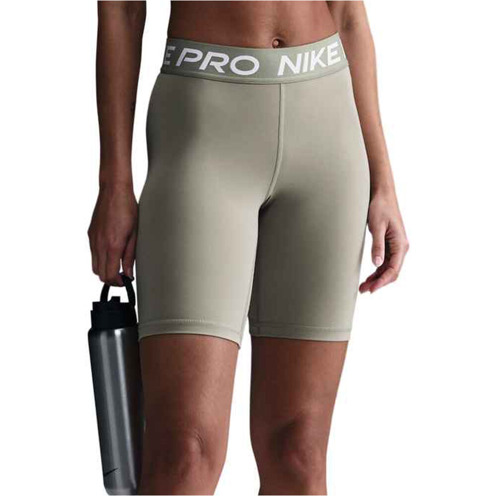 Nike pantalones y mallas cortas fitness mujer W NP 365 SHORT 8IN vista frontal