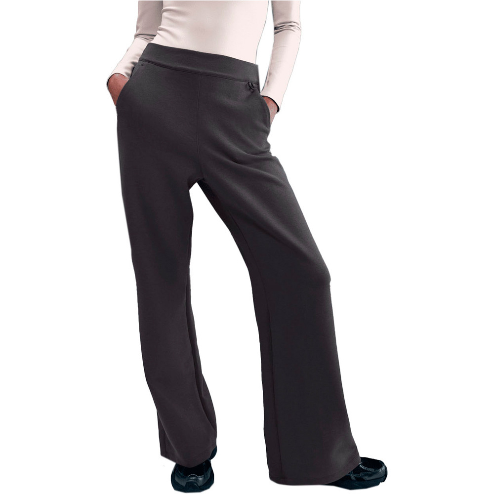 Nike pantalones y mallas largas fitness mujer W NK 24.7 DF FLARE PNT SFT KNT vista frontal