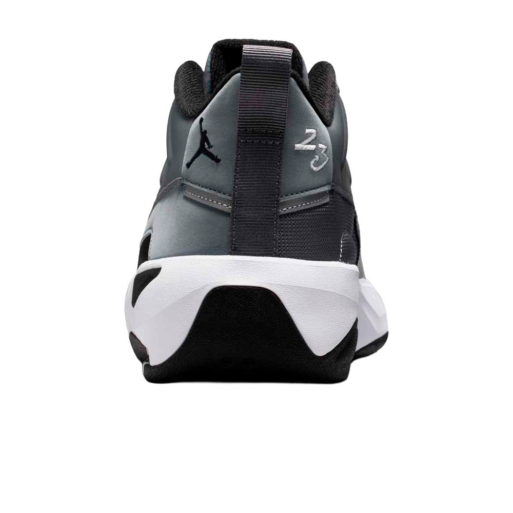 Nike zapatilla baloncesto JORDAN MAX AURA 7 vista trasera