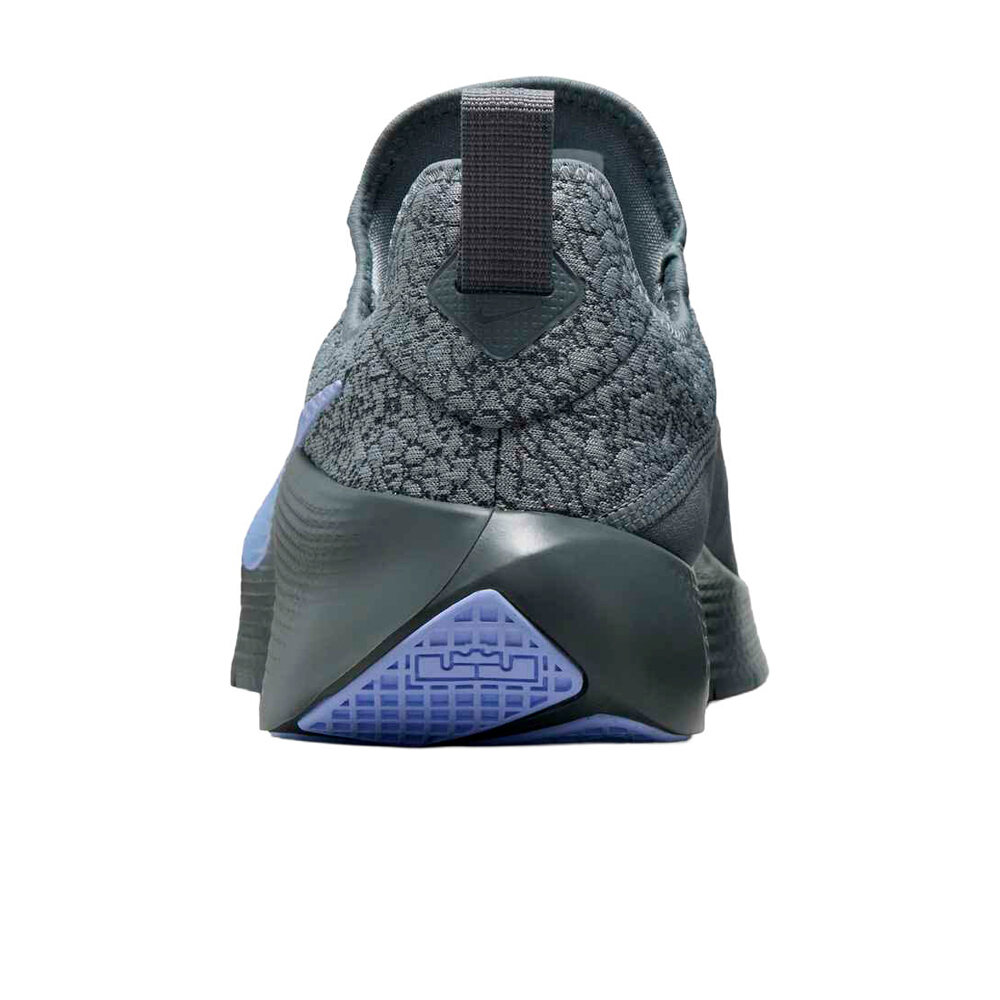 Nike zapatilla cross training hombre LEBRON TR 1 vista trasera
