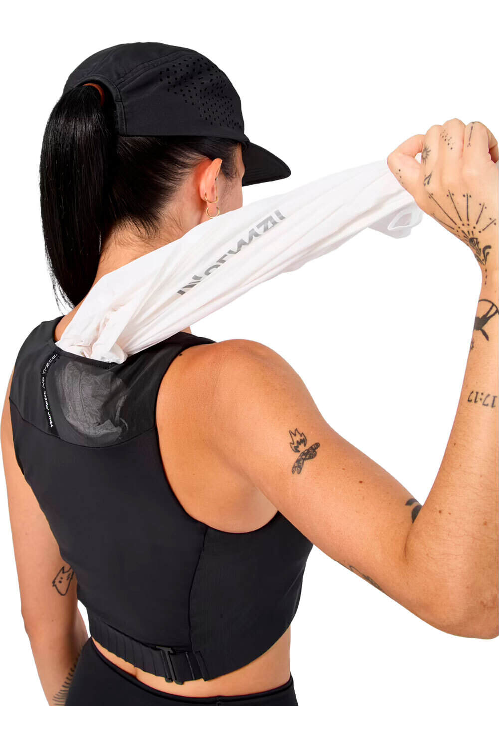 Nnormal camiseta tirantes running Trail Crop Top 02 W vista trasera