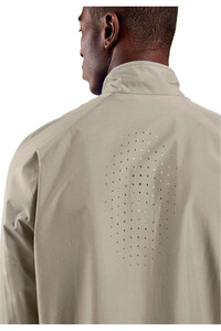 Odlo CHAQUETA RUNNING HOMBRE Jacket ESSENTIAL LIGHT vista detalle