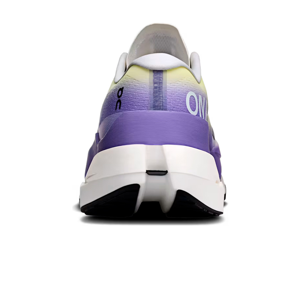 On zapatilla running hombre Cloudboom Max vista trasera