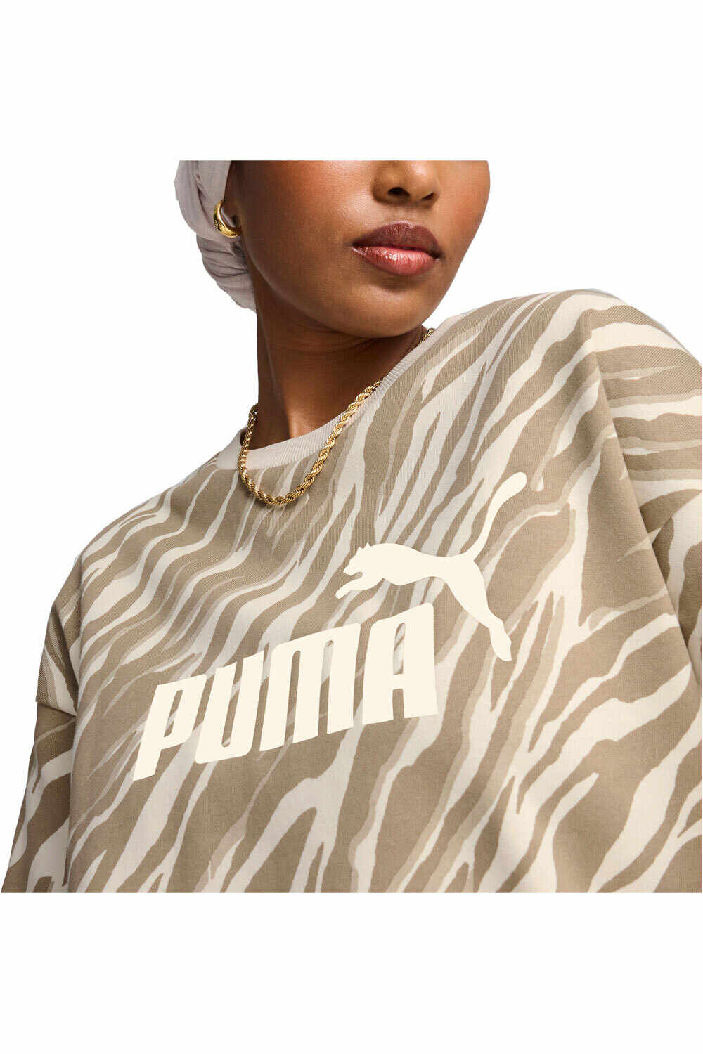 Puma sudadera mujer ESS+ ANIMAL AOP Crew vista detalle