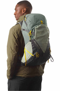 Salomon mochila montaña AEROTREK 30 01