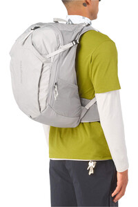 Salomon mochila montaña TRAILBLAZER 30 01