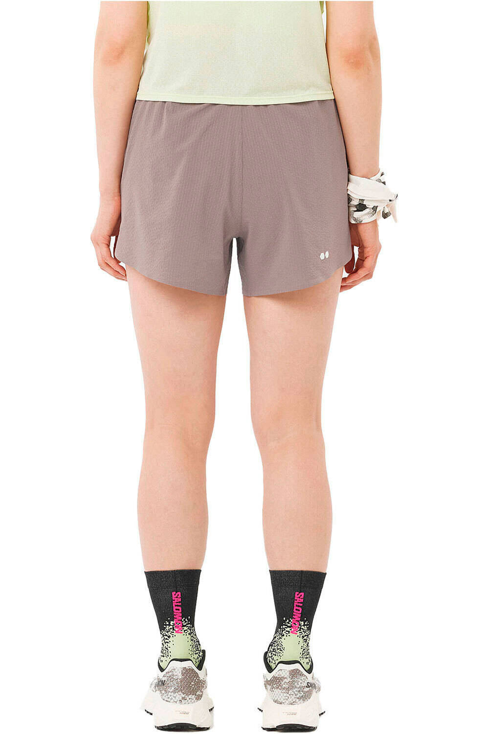 Salomon pantalones cortos trail running mujer SENSE AERO STOW 4 SHTS W vista trasera