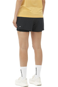 Salomon pantalones cortos trail running mujer SHKout CORE 2IN1 SHTS 4 W vista trasera