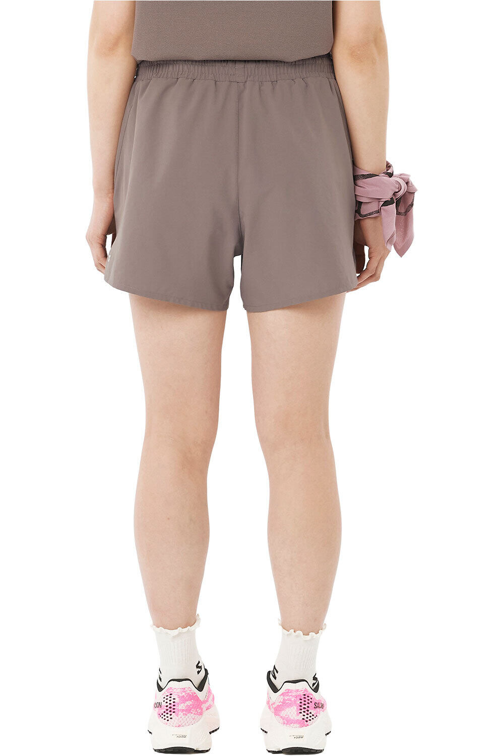 Salomon pantalones cortos trail running mujer SHKout CORE SHORTS 4 W vista trasera