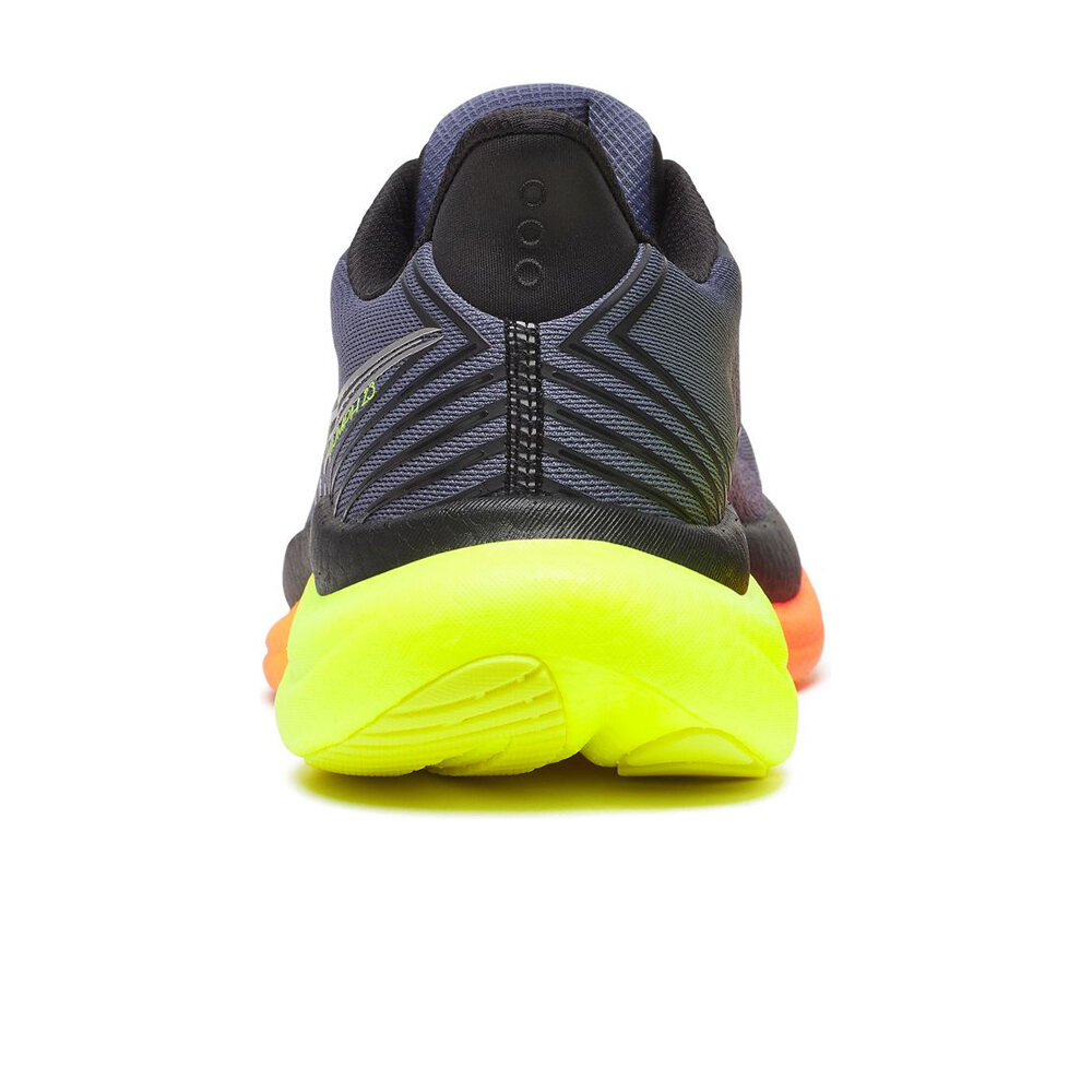 Saucony zapatilla running hombre TRIUMPH 23 vista trasera