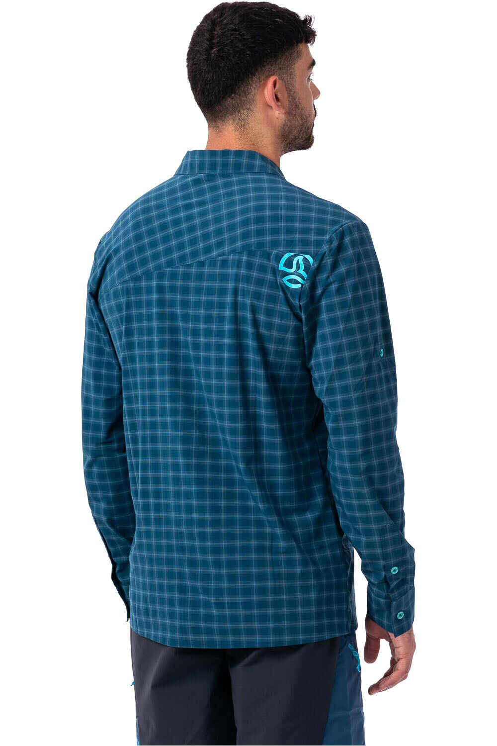 Ternua camisa montaña manga larga hombre ATHYM LS ST M vista trasera