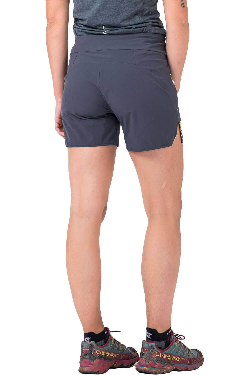 Ternua pantalón corto montaña mujer OUTRUN BMD W vista trasera