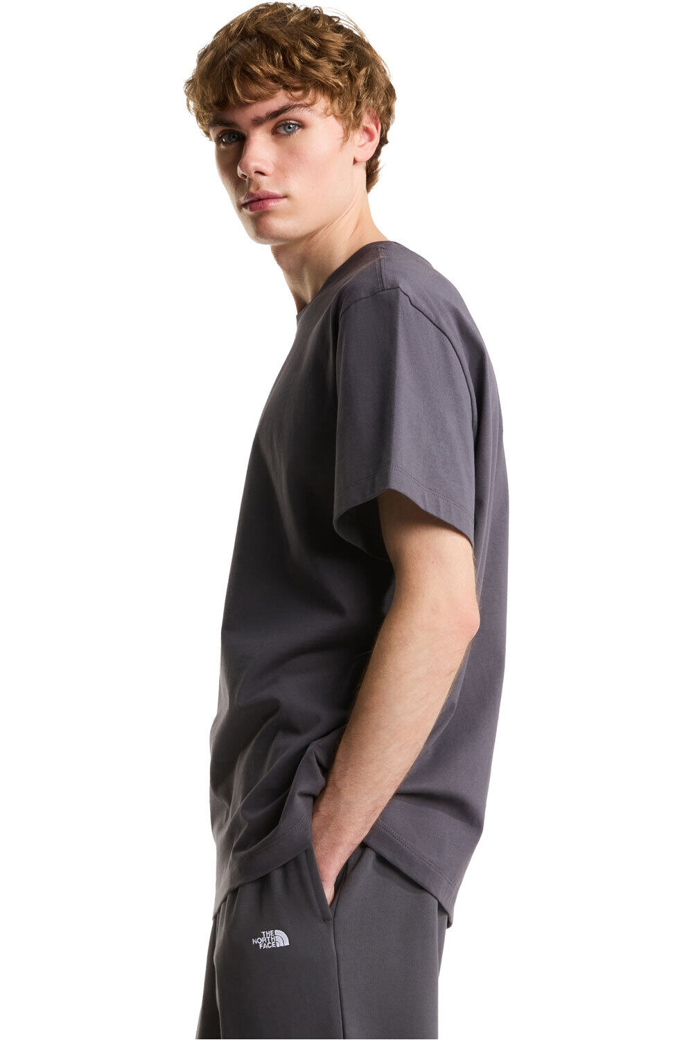 The North Face camiseta montaña manga corta hombre M ESSENTIAL CENTER LOGO RELAXED SHORT SL vista detalle